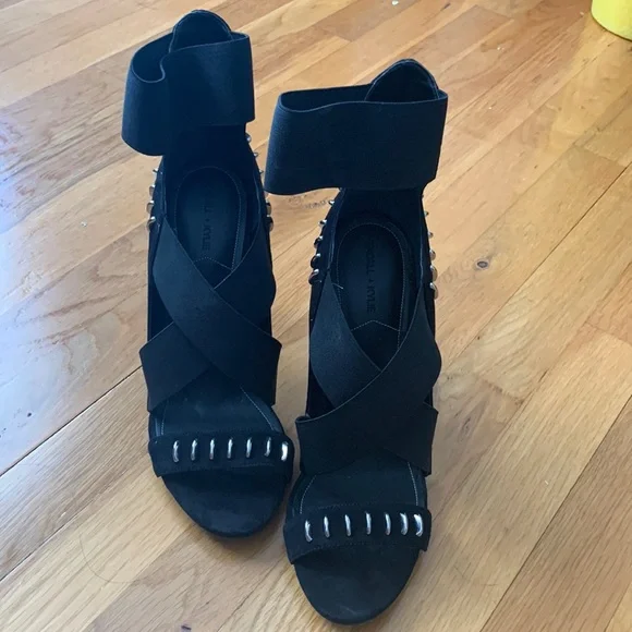 NWOT Kendall & Kylie Black Strappy Stilettos - Picture 4 of 5